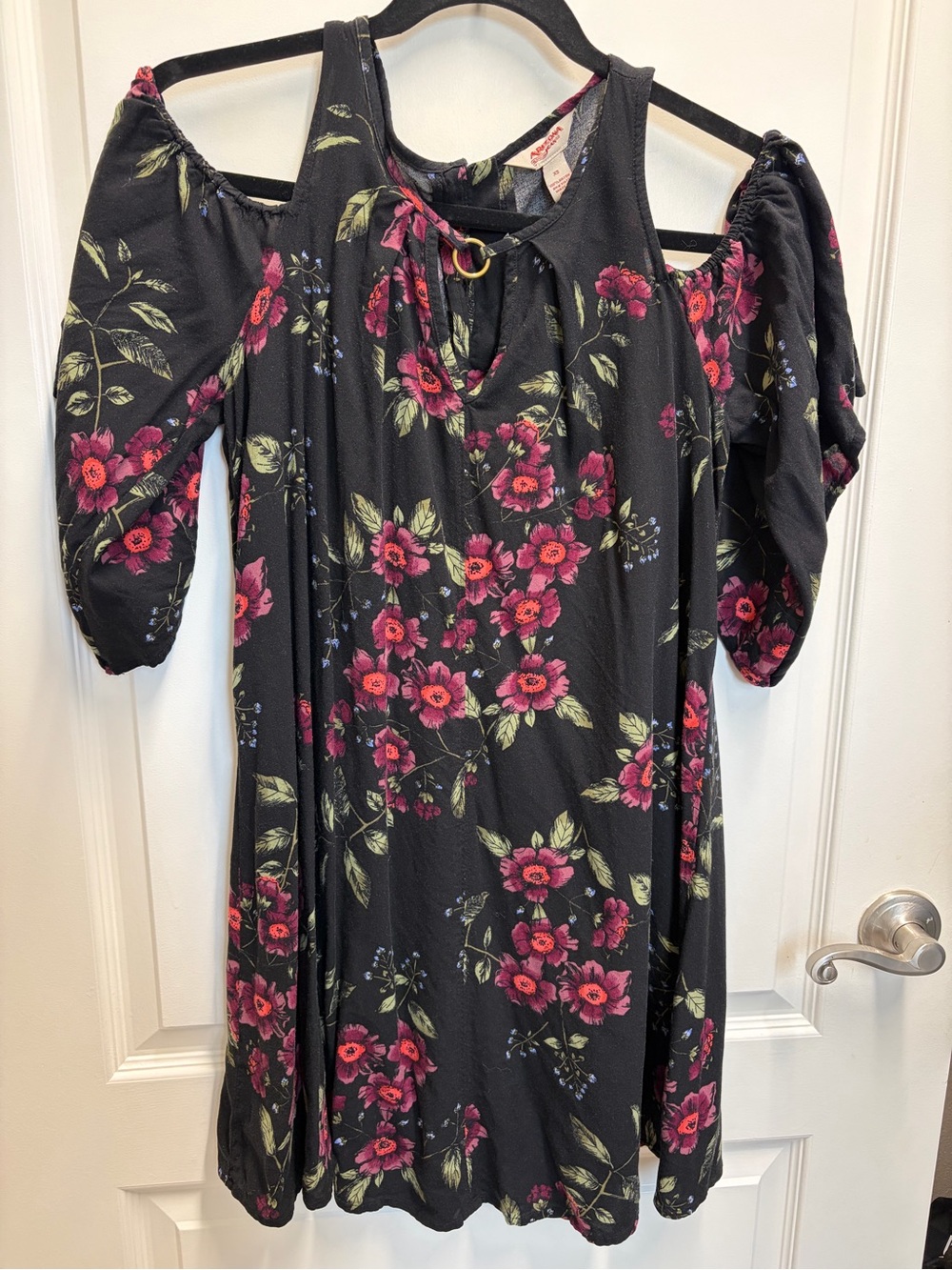 Arizona Jean Company Black Cold-Shoulder Floral Dressy Blouse with Pink Flowers